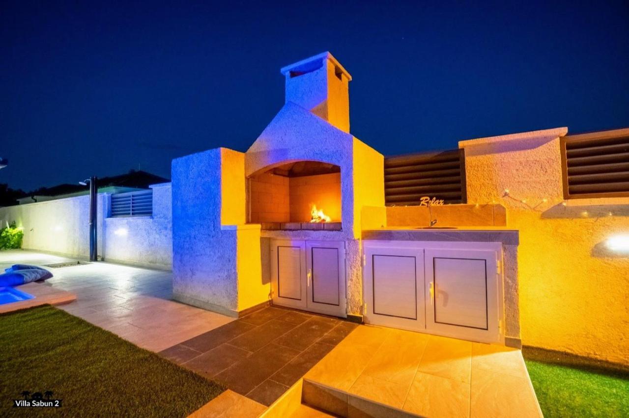 Villas Sabun - Modern House With Heated Pool Privlaka  Exterior photo