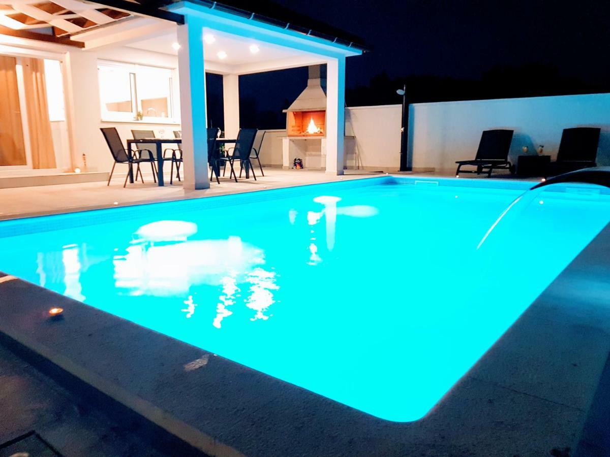 Villas Sabun - Modern House With Heated Pool Privlaka  Exterior photo