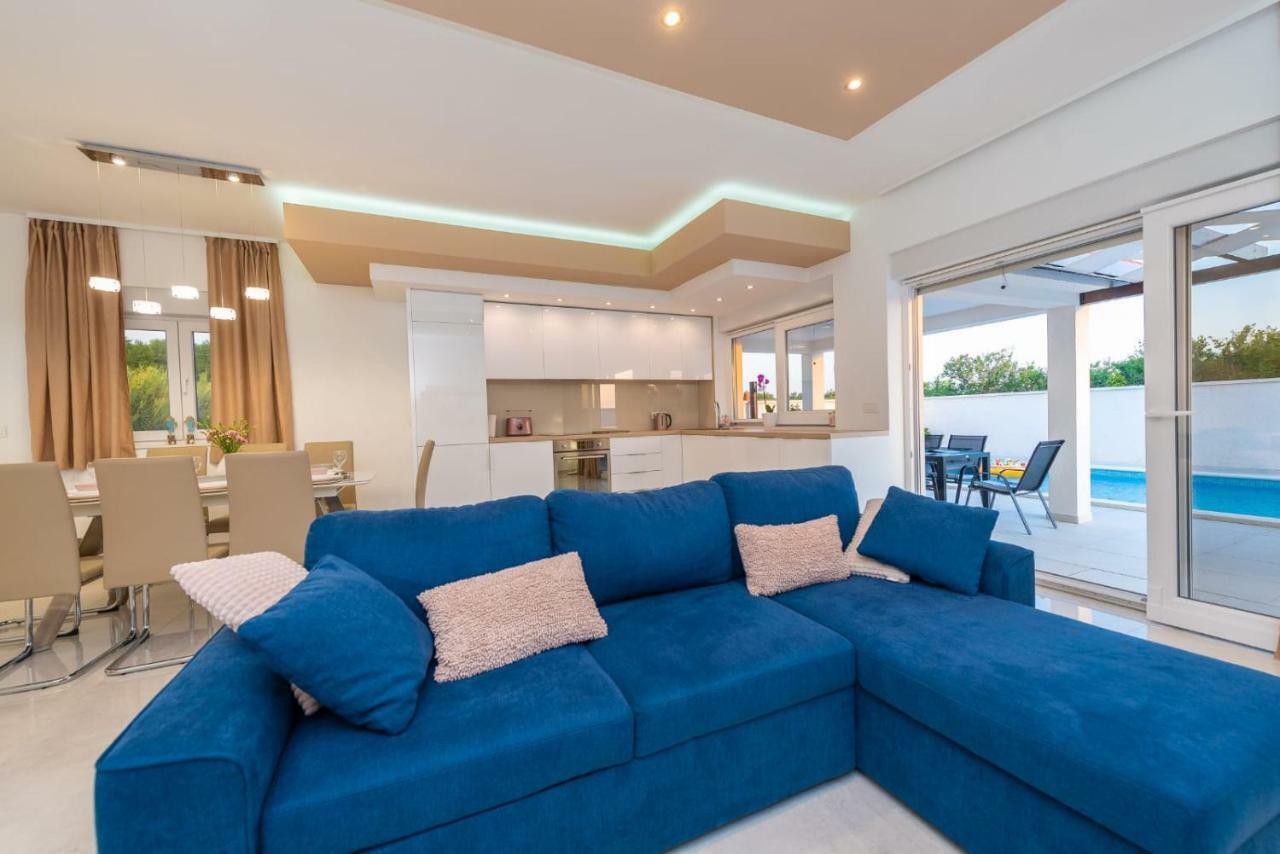 Villas Sabun - Modern House With Heated Pool Privlaka  Exterior photo