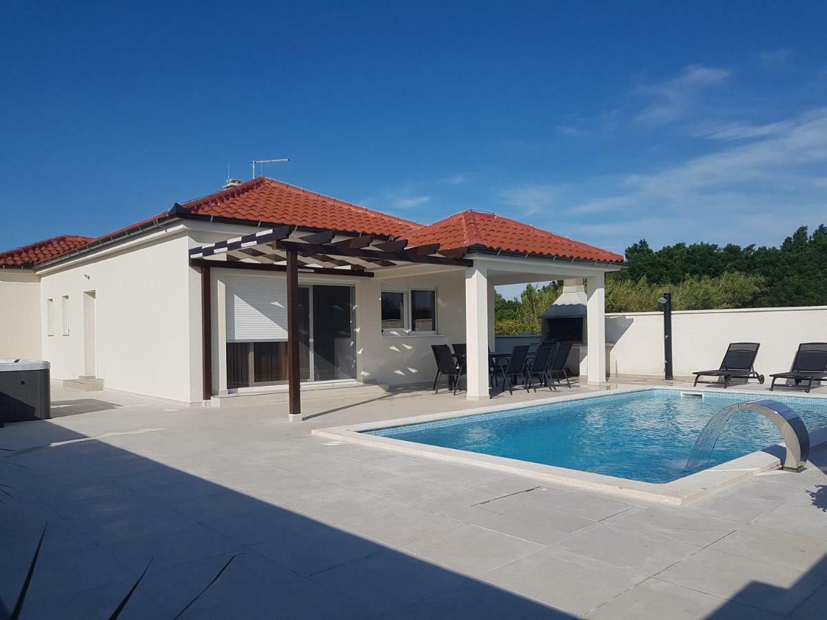 Villas Sabun - Modern House With Heated Pool Privlaka  Exterior photo